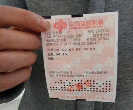 伴随着这个震撼的消息，还有另外一个很有意思的趣闻，就是金陵国际会展中心的大公子高俊伟，因为想摸这两辆车没有成功还被安保公司的保安打了一顿、丢尽了颜面。